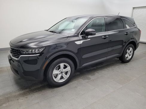 Used 2022 Kia Sorento LX image 2