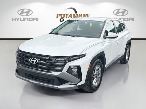Certified 2025 Hyundai Tucson SE FWD image 1