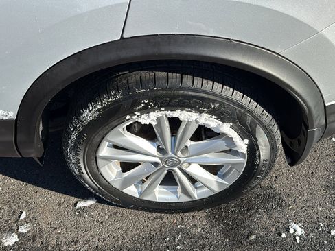 Used 2018 Nissan Rogue Sport SV w/ SV All-Weather Package image 21