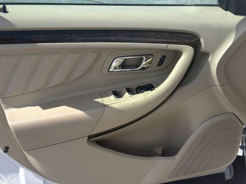 Used 2018 Ford Taurus Limited image 16