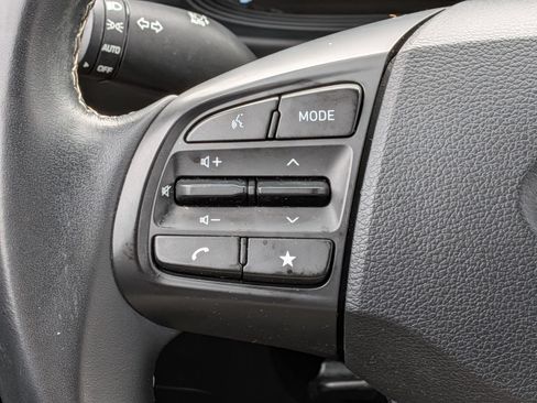 Used 2024 Hyundai Venue Limited FWD image 18