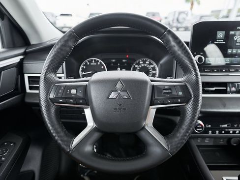 Used 2024 Mitsubishi Outlander SE image 36