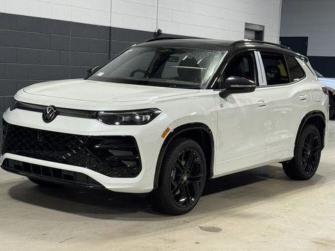 New 2026 Volkswagen Tiguan SE R-Line image 25