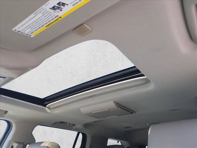 Used 2018 Chevrolet Tahoe Premier AWD/4WD image 16