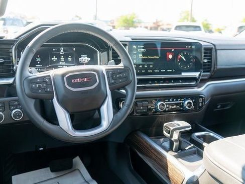 Used 2025 GMC Sierra 1500 Elevation AWD/4WD image 11