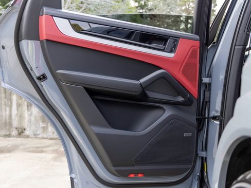 New 2026 Porsche Cayenne S image 40