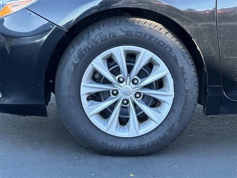 Used 2017 Toyota Camry LE image 9