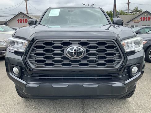 Used 2021 Toyota Tacoma SR5 RWD image 2