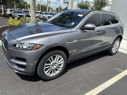 Used 2020 Jaguar F-PACE Prestige AWD/4WD image 3