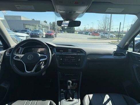 Used 2023 Volkswagen Tiguan SE w/ Panoramic Sunroof Package image 4