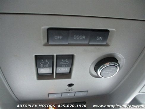 Used 2018 Chevrolet Suburban Premier image 32