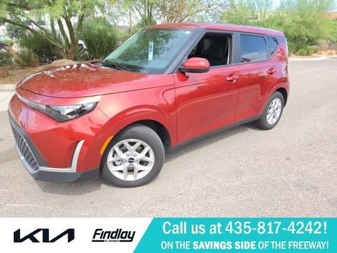 Certified 2025 Kia Soul S FWD image 1