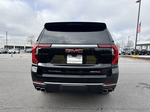 Used 2025 GMC Yukon AT4 w/ AT4 Premium Package image 9
