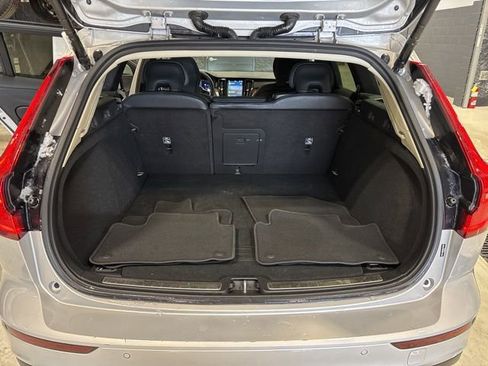 Used 2025 Volvo V60 B5 Cross Country Plus image 22