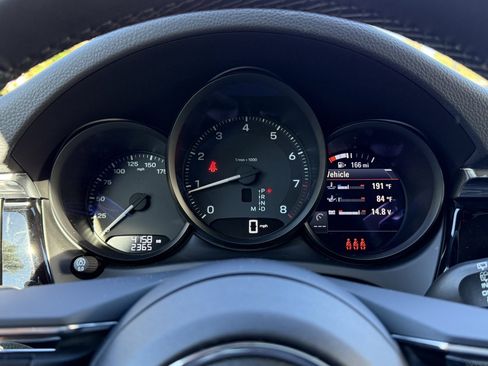 Used 2025 Porsche Macan image 16