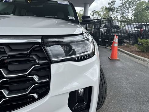 Certified 2026 Ford Explorer Platinum w/ LUX Leather Package AWD/4WD image 9