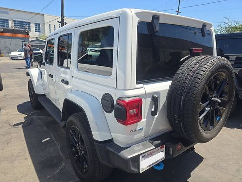 Used 2022 Jeep Wrangler Unlimited Sahara w/ Cold Weather Group AWD/4WD image 4