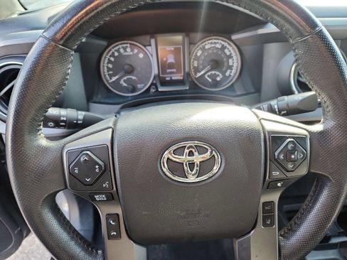 Used 2019 Toyota Tacoma TRD Sport image 17