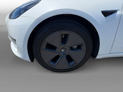 Used 2023 Tesla Model 3 Standard Range RWD image 9
