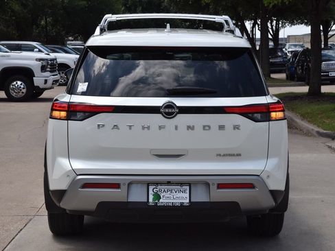 Used 2024 Nissan Pathfinder Platinum FWD image 9