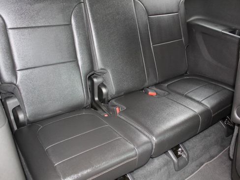 Used 2023 Chevrolet Traverse LT image 19