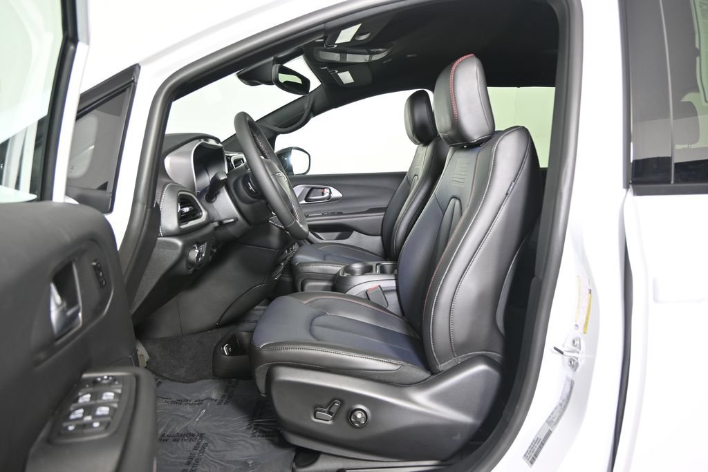 New 2027 Chrysler Pacifica Select AWD/4WD image 20