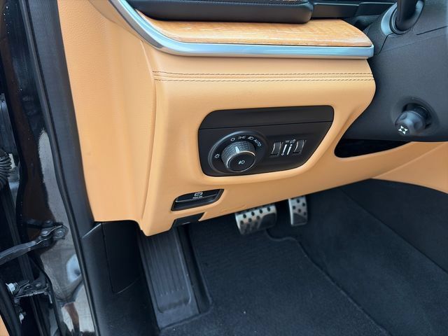 Used 2022 Jeep Grand Cherokee Summit AWD/4WD image 21
