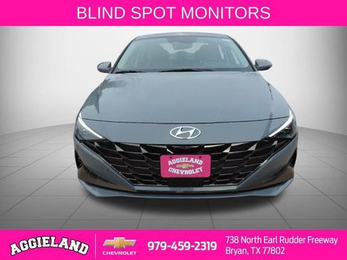 Used 2022 Hyundai Elantra Limited image 9