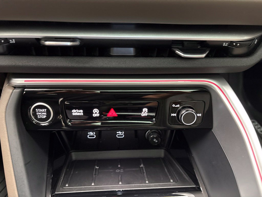 Used 2025 Audi Q5 Premium AWD/4WD image 37