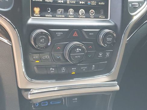 Used 2017 Jeep Grand Cherokee Overland AWD/4WD image 28