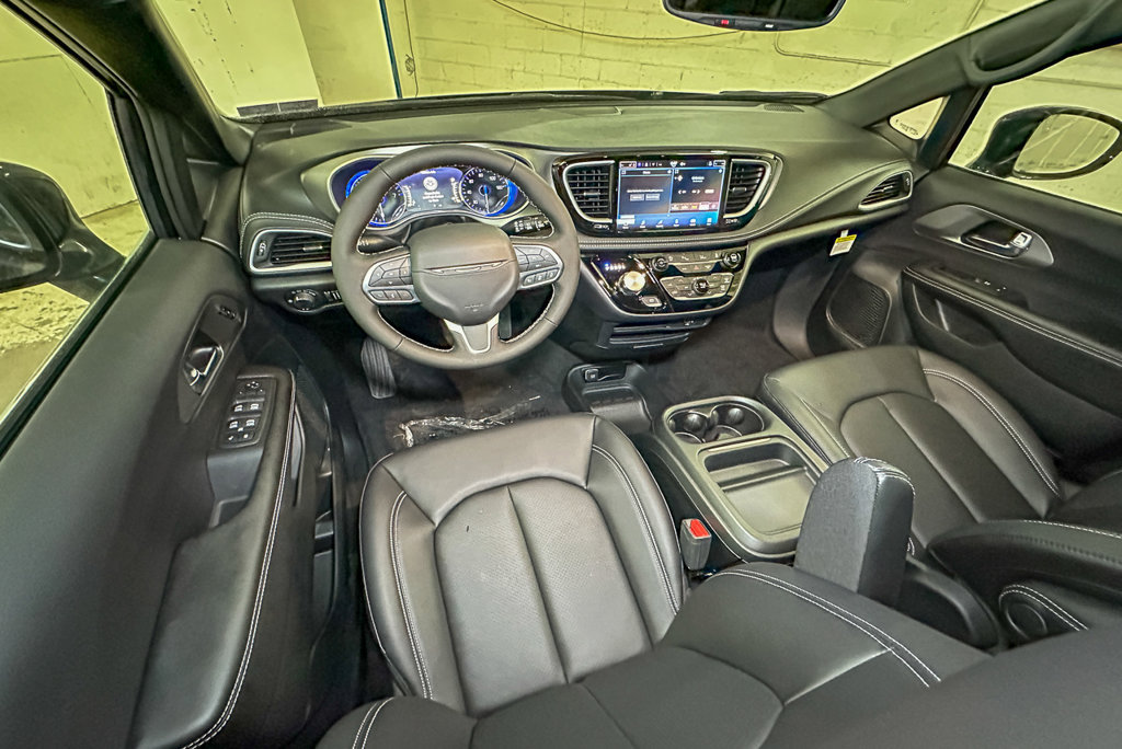 New 2027 Chrysler Pacifica Select AWD/4WD image 9