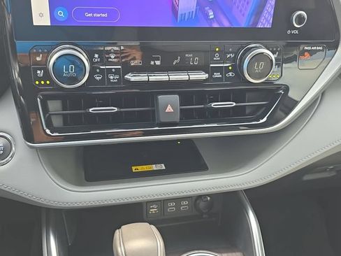 Used 2023 Toyota Highlander Platinum FWD image 26