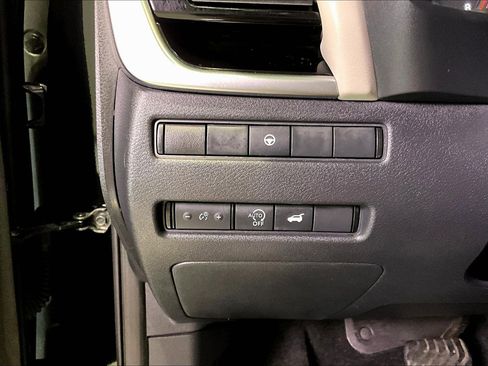 Used 2023 Nissan Rogue SL w/ SL Premium Package image 16