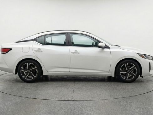 Used 2025 Nissan Sentra SV FWD image 11