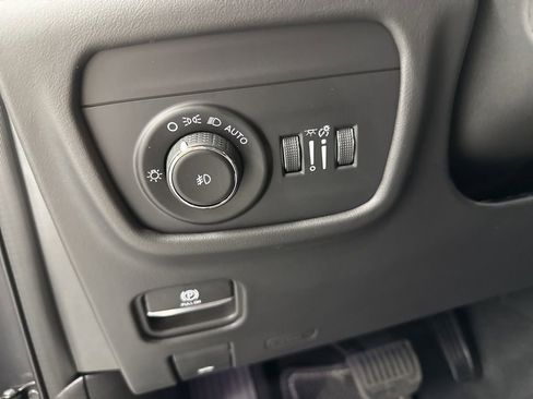 Used 2025 Jeep Grand Cherokee Summit AWD/4WD image 19