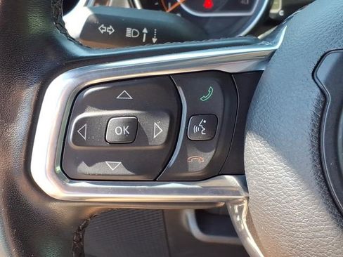 Used 2022 Jeep Wrangler Unlimited Sahara AWD/4WD image 25