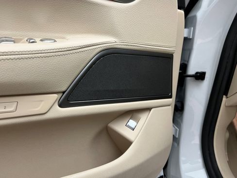 Used 2022 BMW 740i image 30