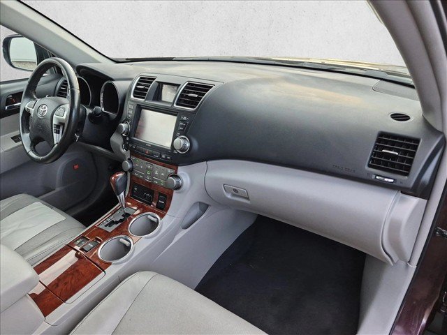 Used 2012 Toyota Highlander Limited w/ Protection Pkg AWD/4WD image 23