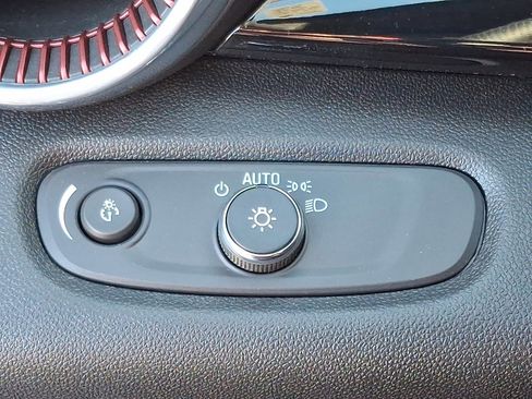 Used 2025 Chevrolet Trax RS w/ Driver Confidence Package image 23