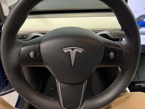 Used 2021 Tesla Model Y Long Range image 34