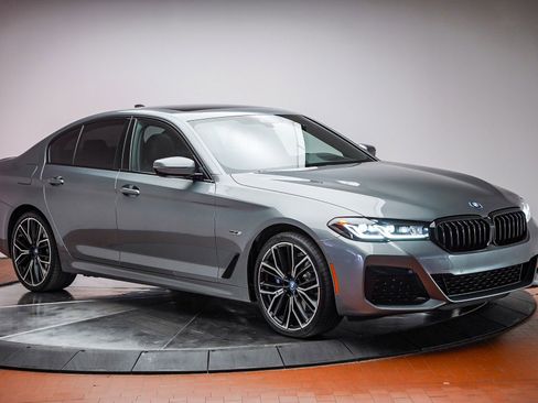 Used 2023 BMW 530e w/ M Sport Package RWD image 6