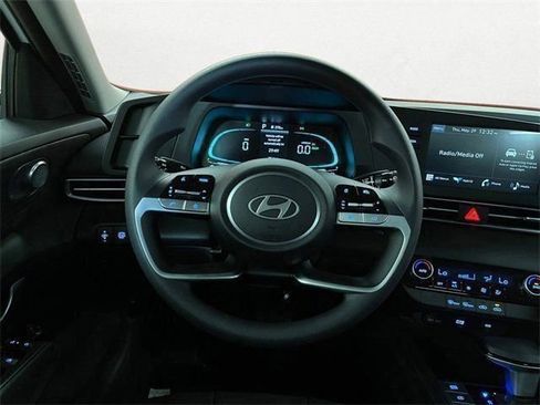 Certified 2025 Hyundai Elantra Blue image 15