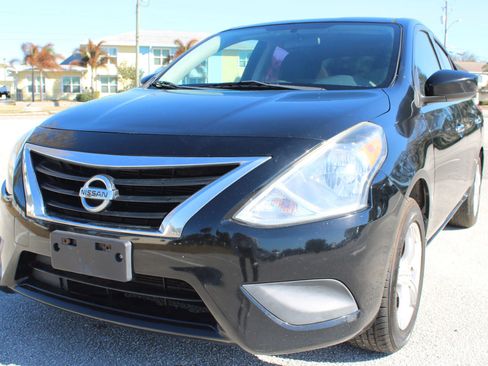 Used 2015 Nissan Versa SV image 2