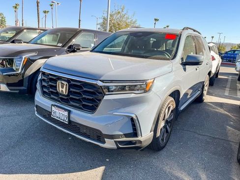 Used 2024 Honda Pilot Touring image 6