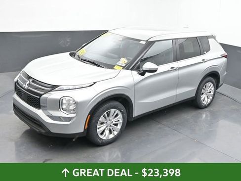 Used 2025 Mitsubishi Outlander ES image 40