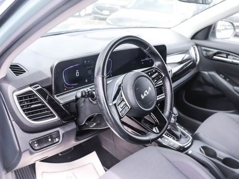 Used 2025 Kia Seltos S AWD/4WD image 5