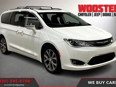 Used 2020 Chrysler Pacifica Limited w/ Tire & Wheel Group