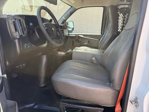 Used 2013 Chevrolet Express 2500 RWD image 17