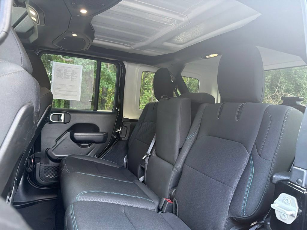 Used 2024 Jeep Wrangler Unlimited Rubicon 4xe AWD/4WD image 10