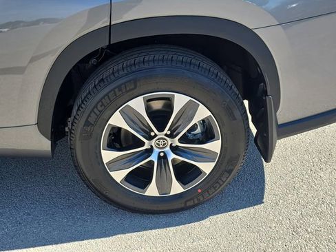 New 2026 Toyota Highlander XLE image 35